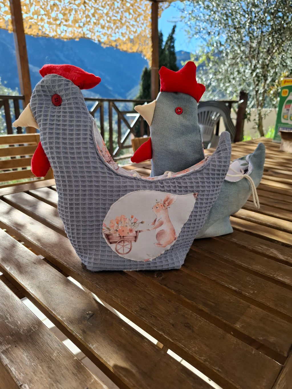 Poule panier à oeufs