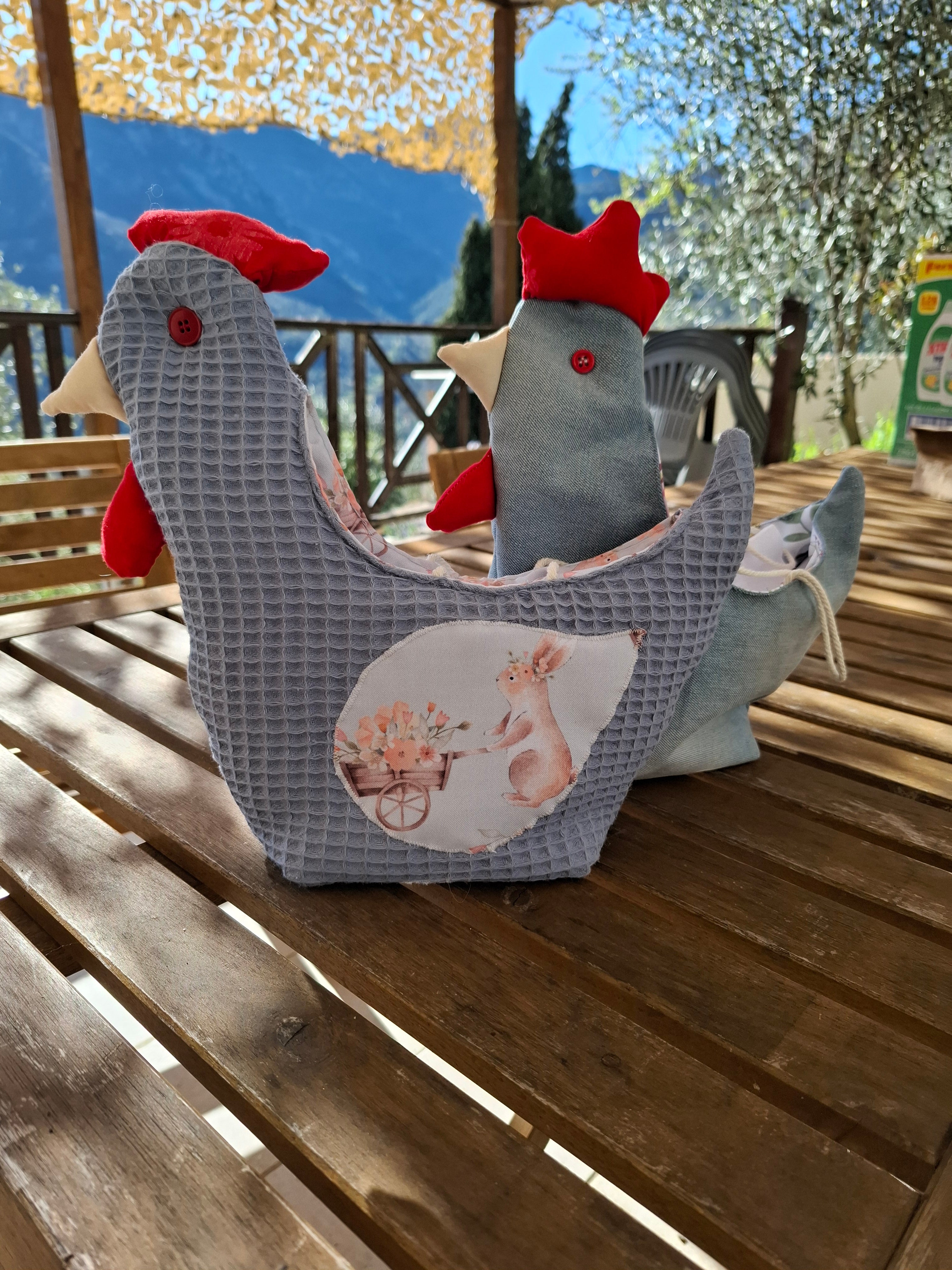 Poule panier à oeufs